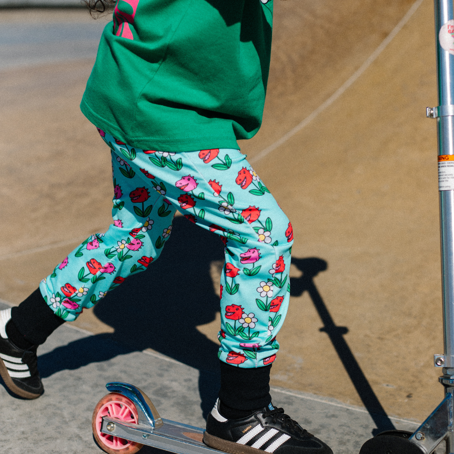 Dino Flower Power Barrel pants– streetwear